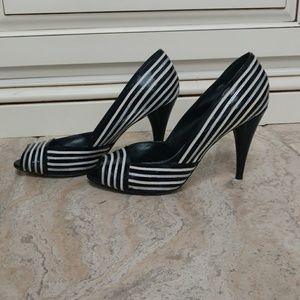 White House Black Market 4" heels